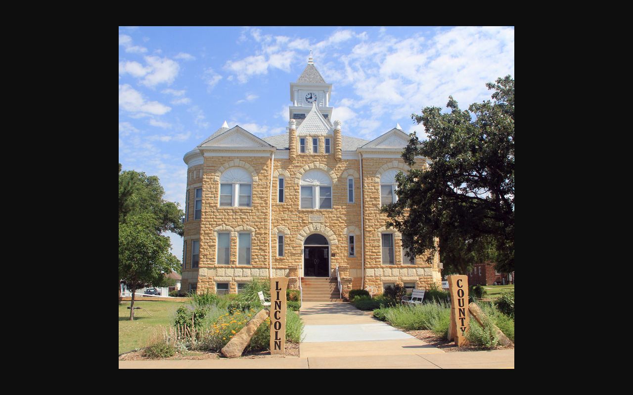 Lincoln County Courthouse in Lincoln, Kansas, home of the district court docket